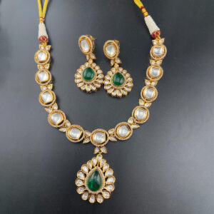 Uncut Kundan Emerald Stone Set